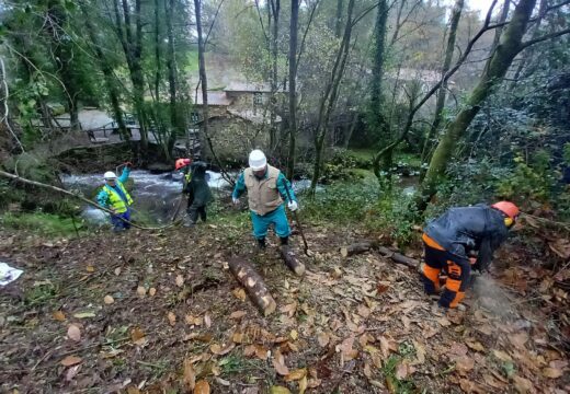 A Xunta executa actuacións de conservación e limpeza nos treitos interurbanos do río Catasol, no concello de Melide